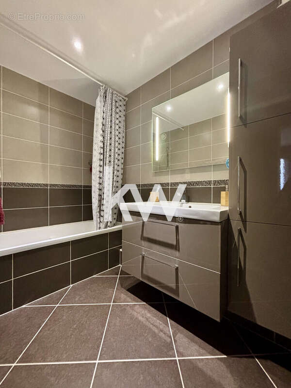 Appartement à SAINT-GENIS-LAVAL