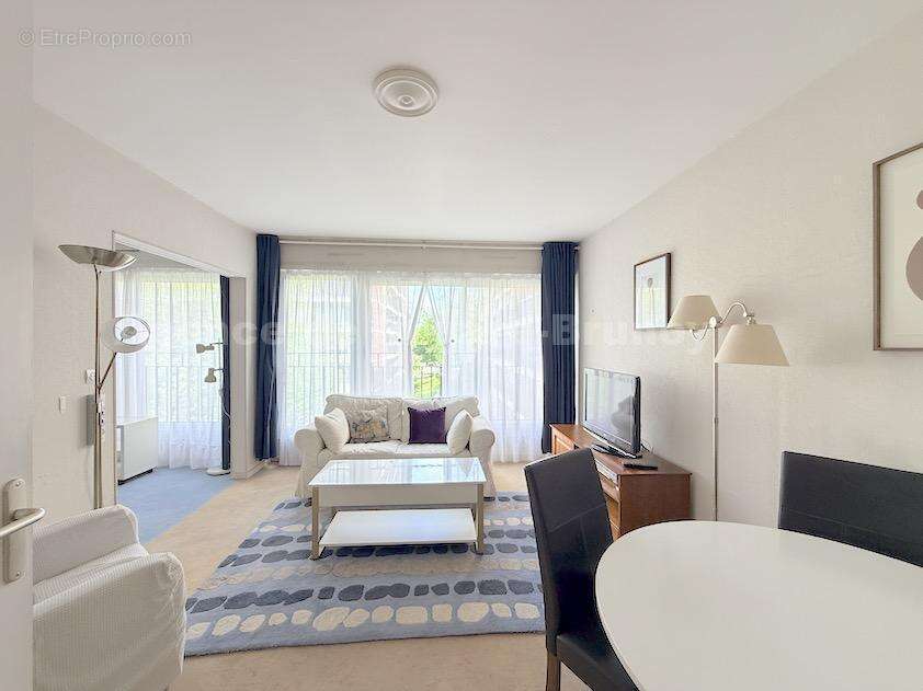 Séjour 2 - Appartement à EPINAY-SOUS-SENART