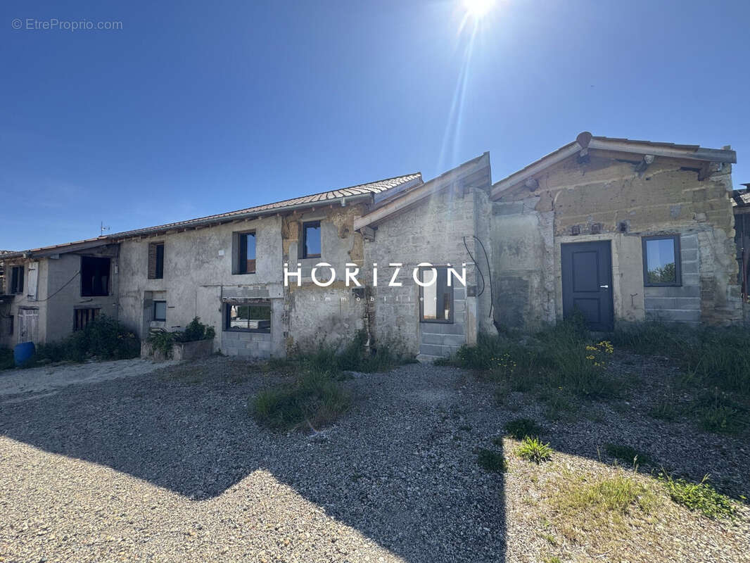 Maison à MOGNENEINS