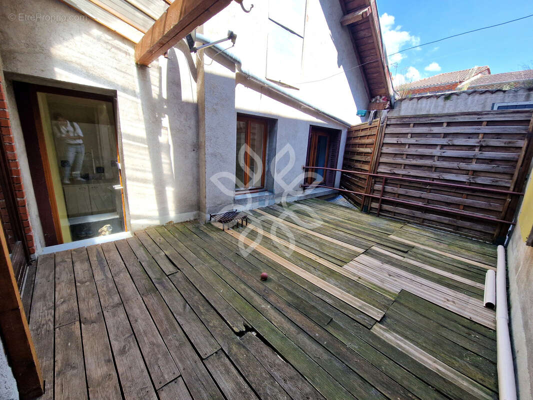 Maison à SAINT-GEORGES-D'AURAC