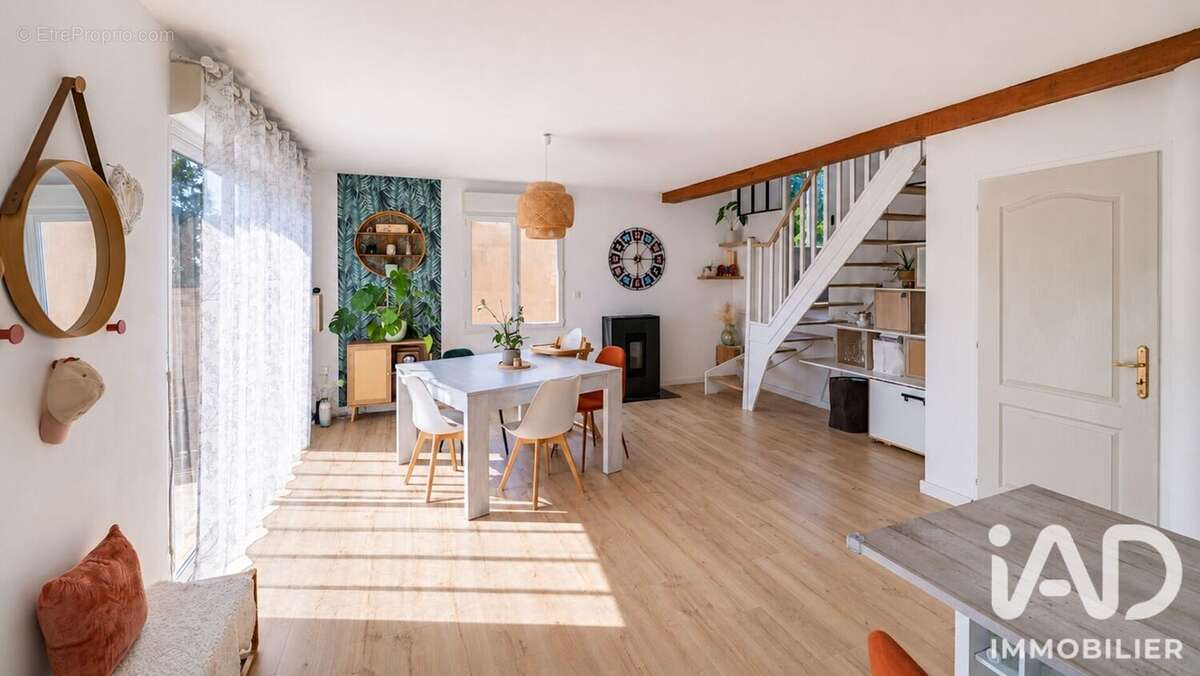 Maison 121 m² à Brette-Les-Pins  - photo 2