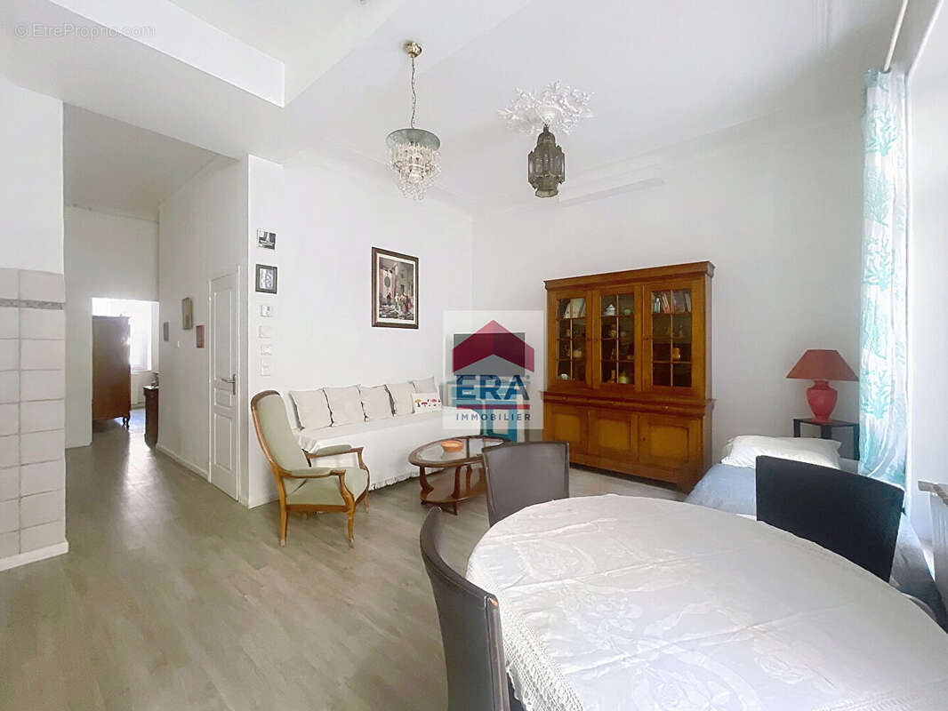 Appartement à MARSEILLE-3E