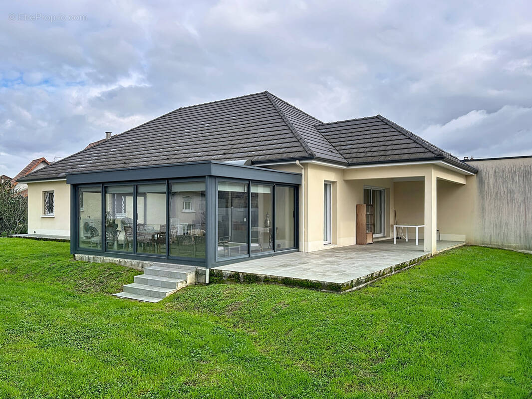 Maison à SAINT-PANTALEON-DE-LARCHE