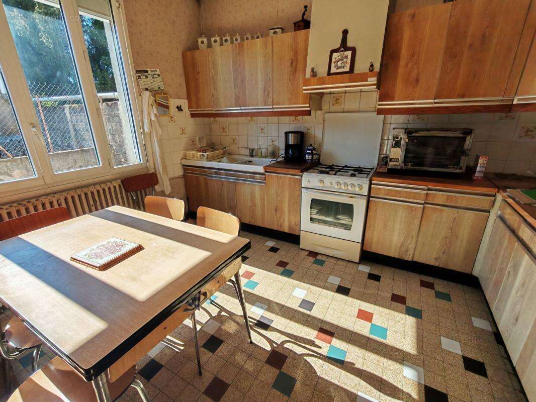 Maison de 185 m2  à Bignoux , 5 chambres , jardin, cour, grange - photo 3