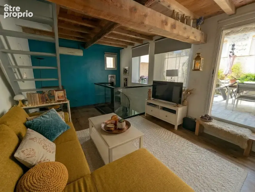 Maison de ville avec terrasse de 25 m2, cour et climatisation — Nîmes Centre / Croix de Fer - photo 3