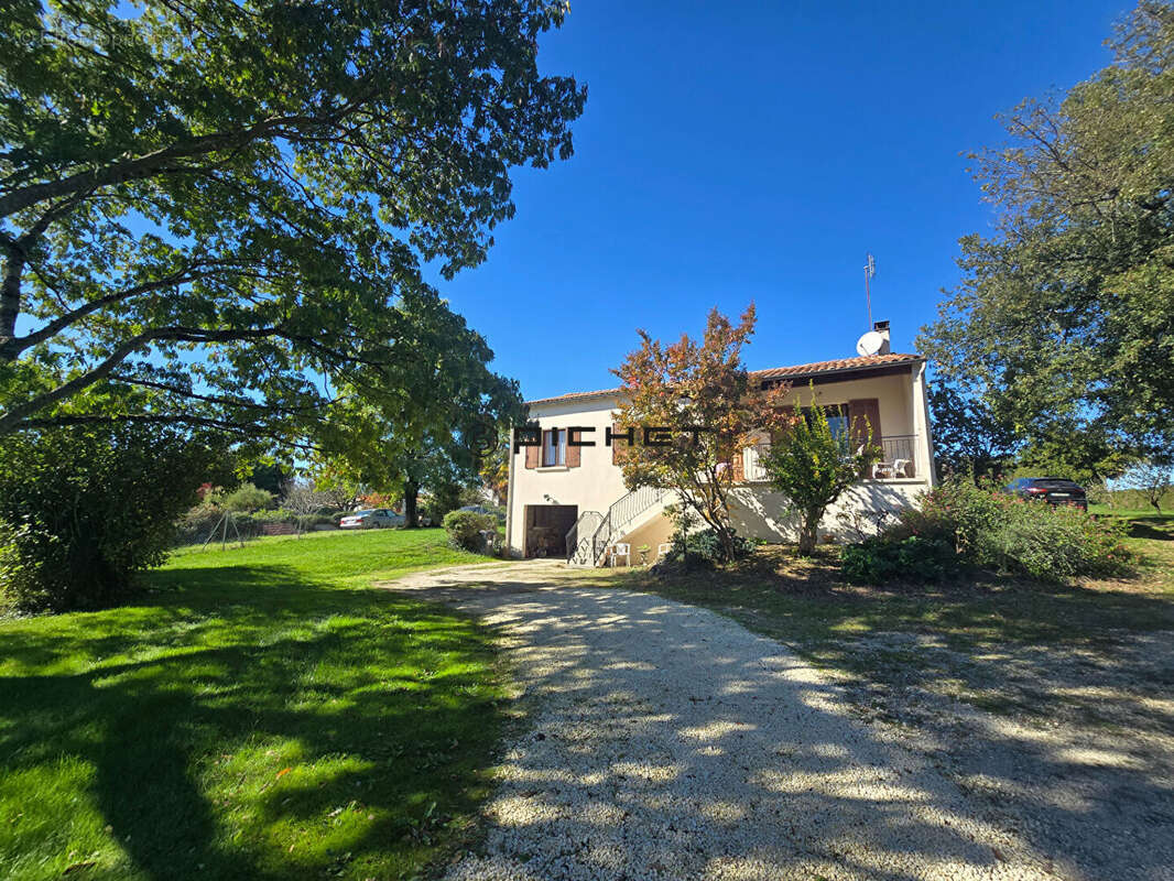 Maison à CORME-ROYAL