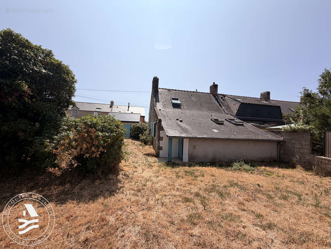 Maison bretonne en pierres - Charme et potentiel au coeur de Locmariaquer - photo 5