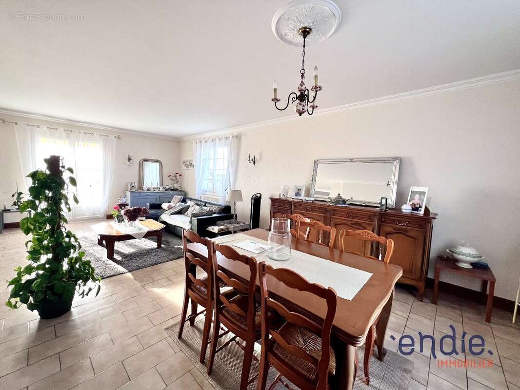 Maison à FONTAINE-LE-COMTE