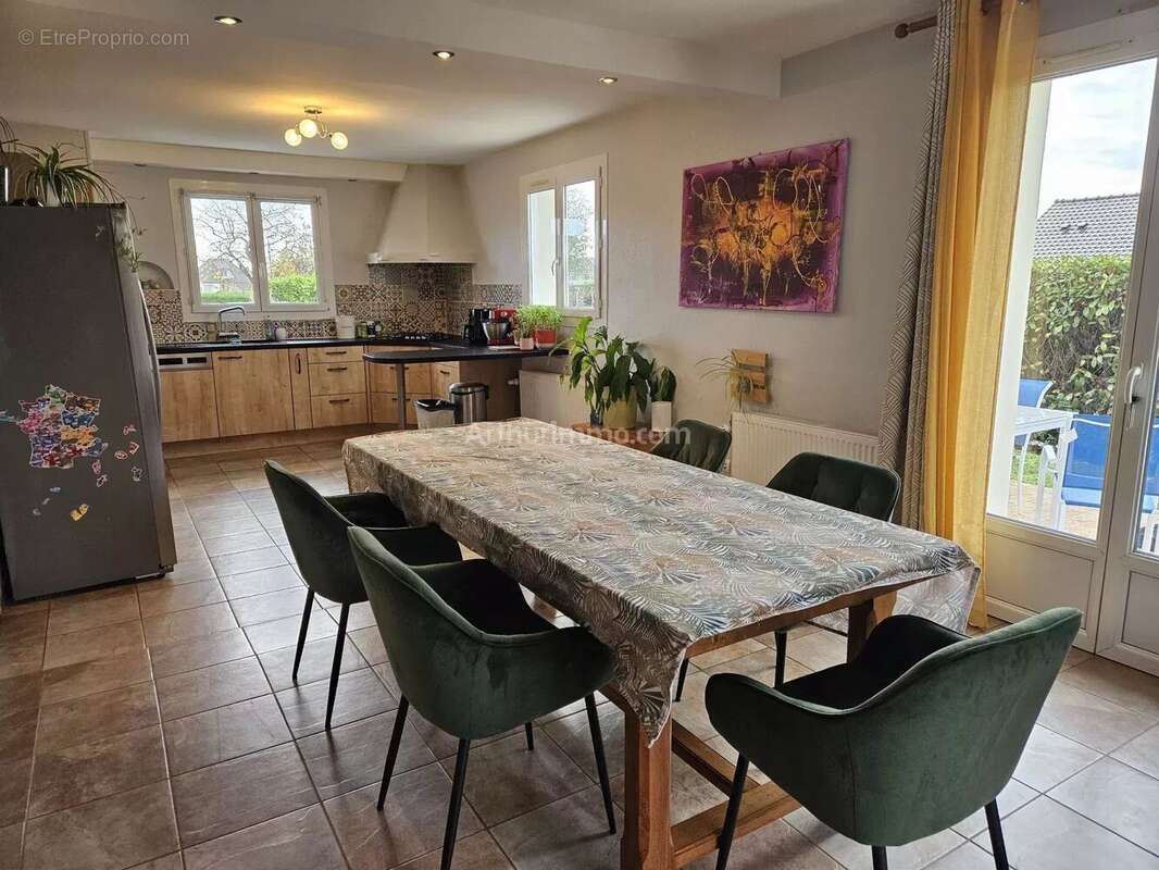 Maison à DEMOUVILLE