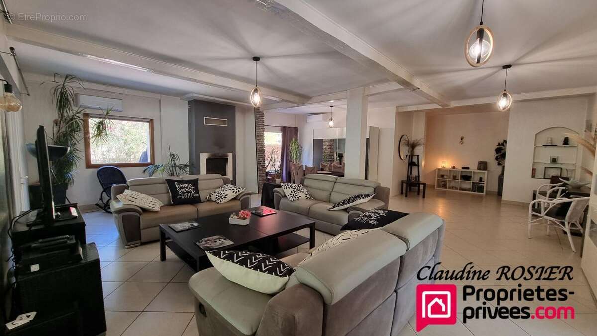 Besse Sur Issole Propriété de 340 m2 terrain 1,2 ha piscine - photo 10