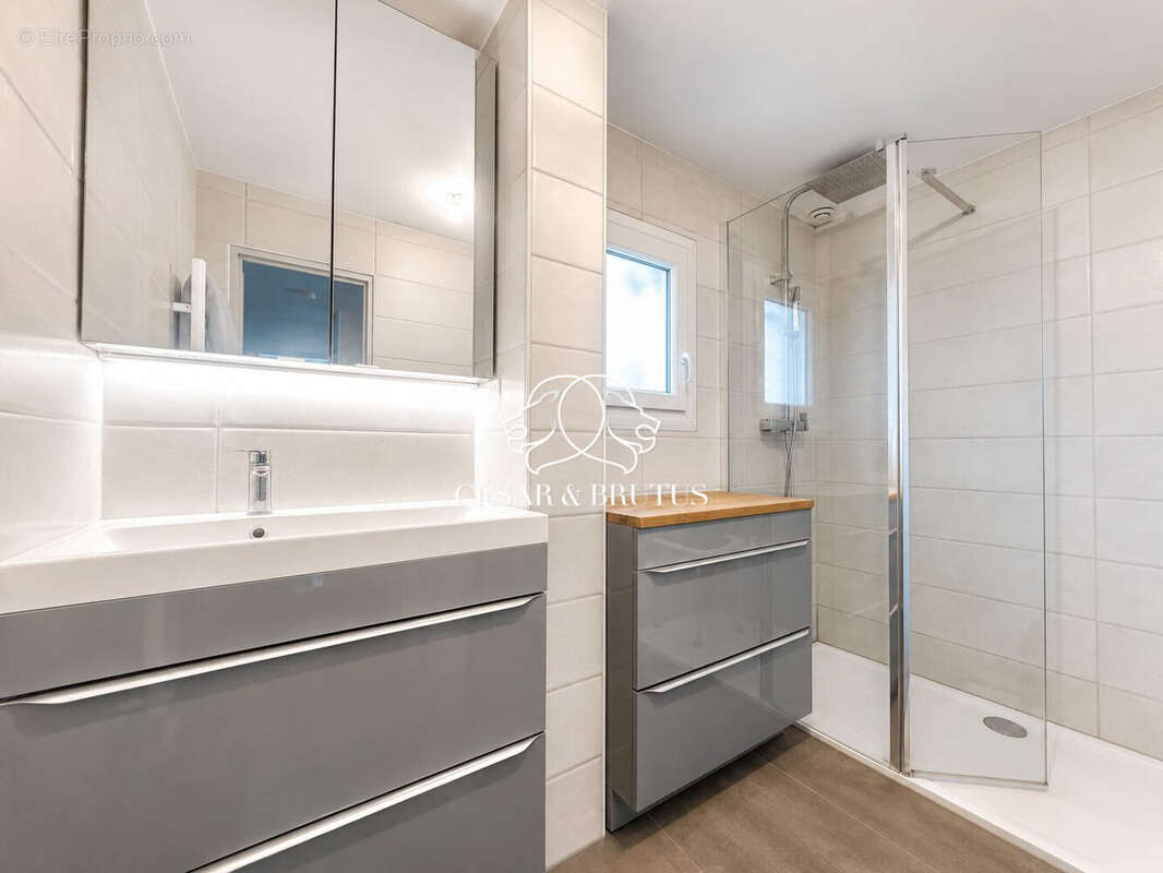 Maison 130 m² à Corbas  - photo 9