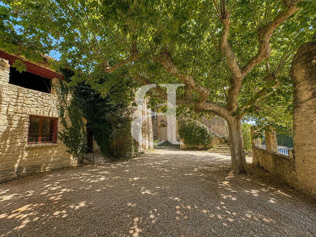 Maison 972 m² à L'isle-Sur-La-Sorgue  - photo 9