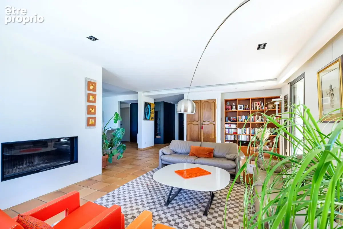 Haut de collonges - maison d architecte de 218m2 sur parc paysager de 2 620m2 avec piscine - photo 7