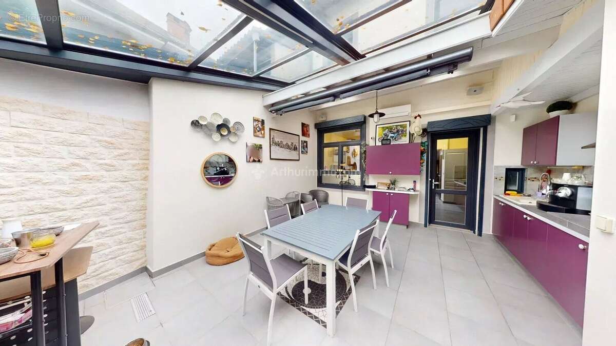 Appartement à SAINT-JEAN-DE-BOURNAY