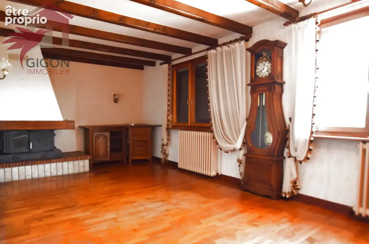 Avis aux amateurs de volumes et de projets de vie ! Située dans un secteur résidentiel recherché de Vieux-Char - photo 2