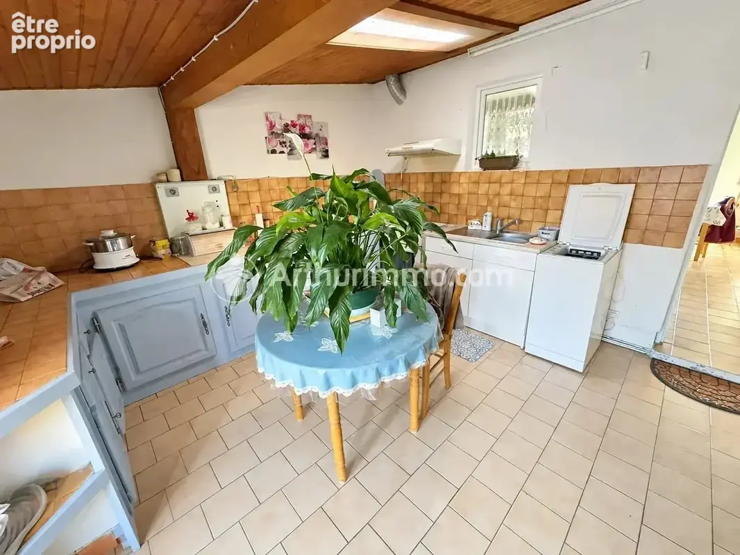 Maison 115 m² avec double garage, à proximité du centre ville de Neuvic. - photo 7