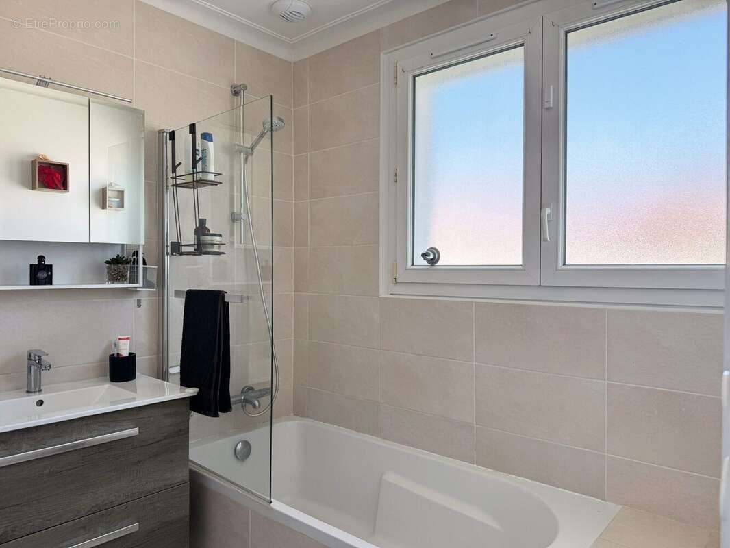 Maison 122 m² à Saint-Sebastien-Sur-Loire  - photo 9