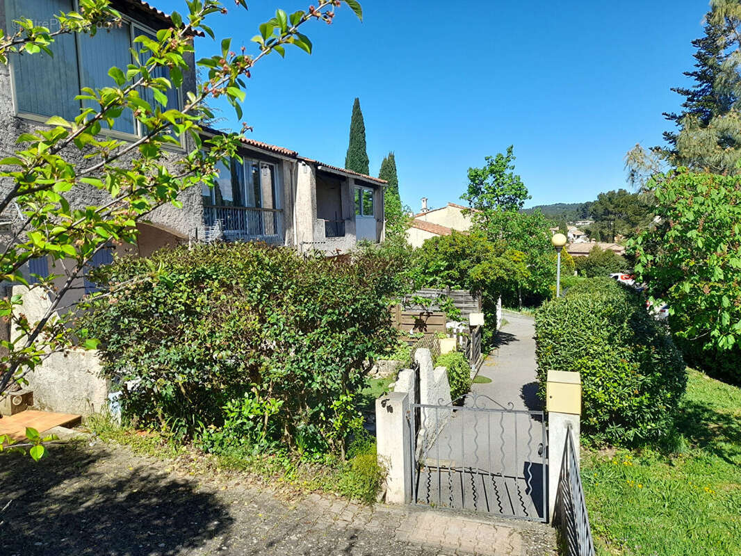 Lorgues, Au calme charmant studio avec jardinet , terrasse et vue dégagée. - photo 17