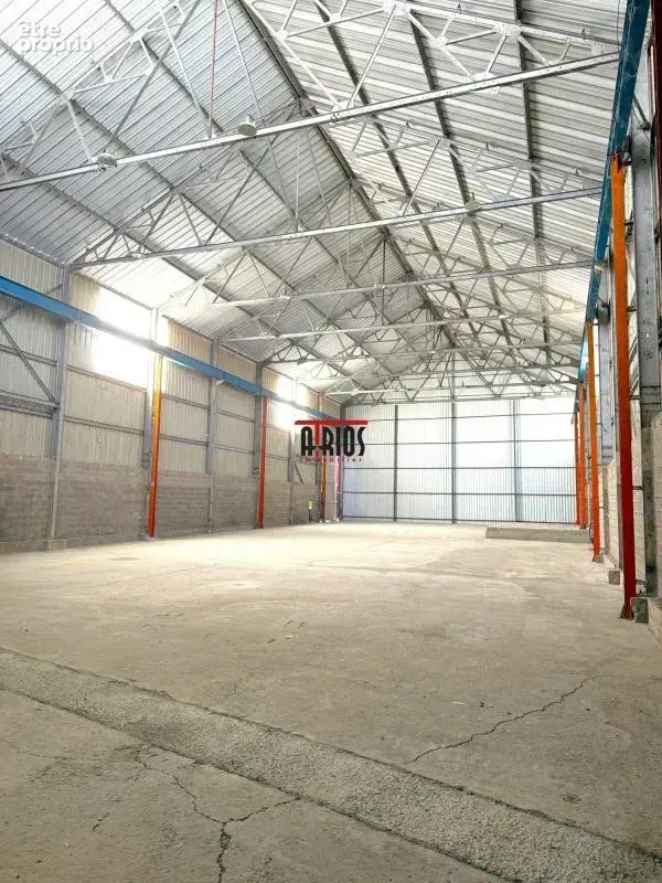 Batiment industriel sur 14 000m² de terrain - 7 lots d'entrepot - photo 4
