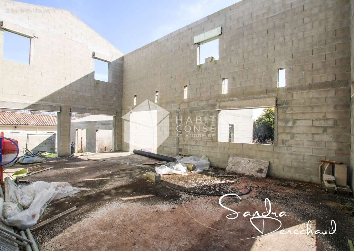 Maison à MONTLIEU-LA-GARDE