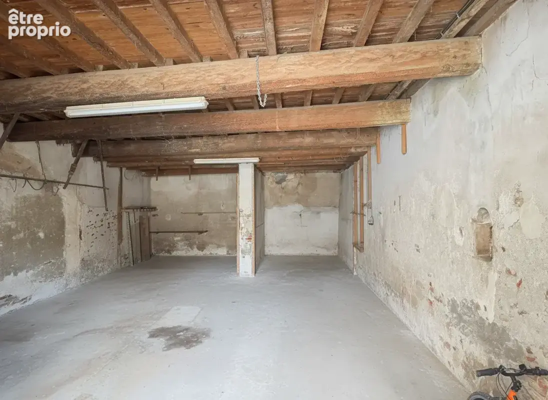 Torreilles Village   Bâtisse 240 m2 à rénover avec garage, fort potentiel habitation ou investissement - photo 5