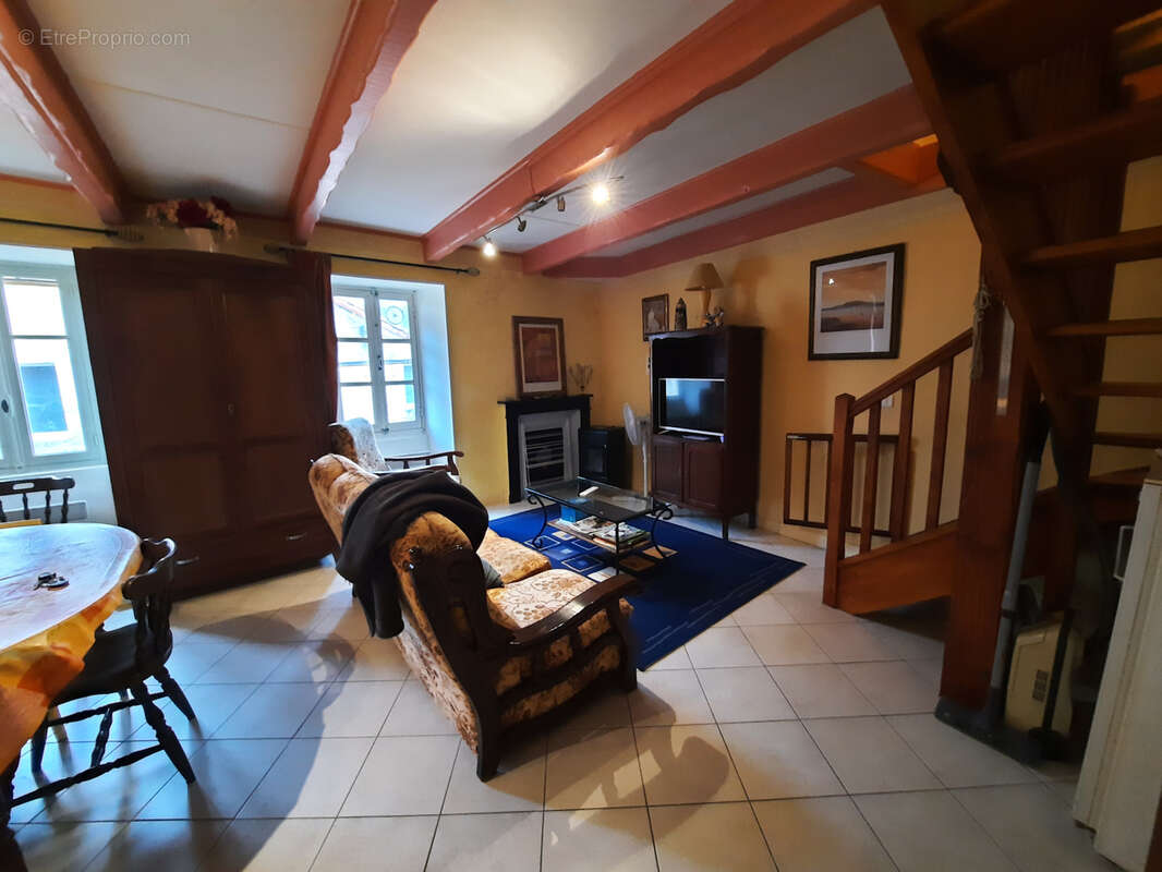 Maison à LAPANOUSE-DE-CERNON
