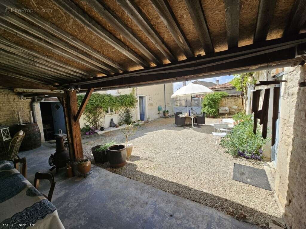 Maison à VILLEFAGNAN