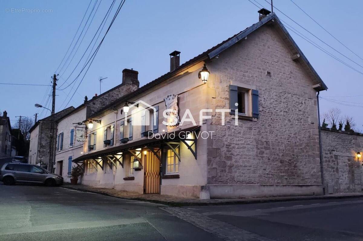 Photo 1 - Commerce à CHANTILLY