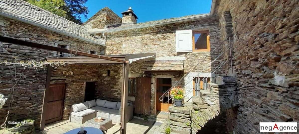 Maison à LE COLLET-DE-DEZE