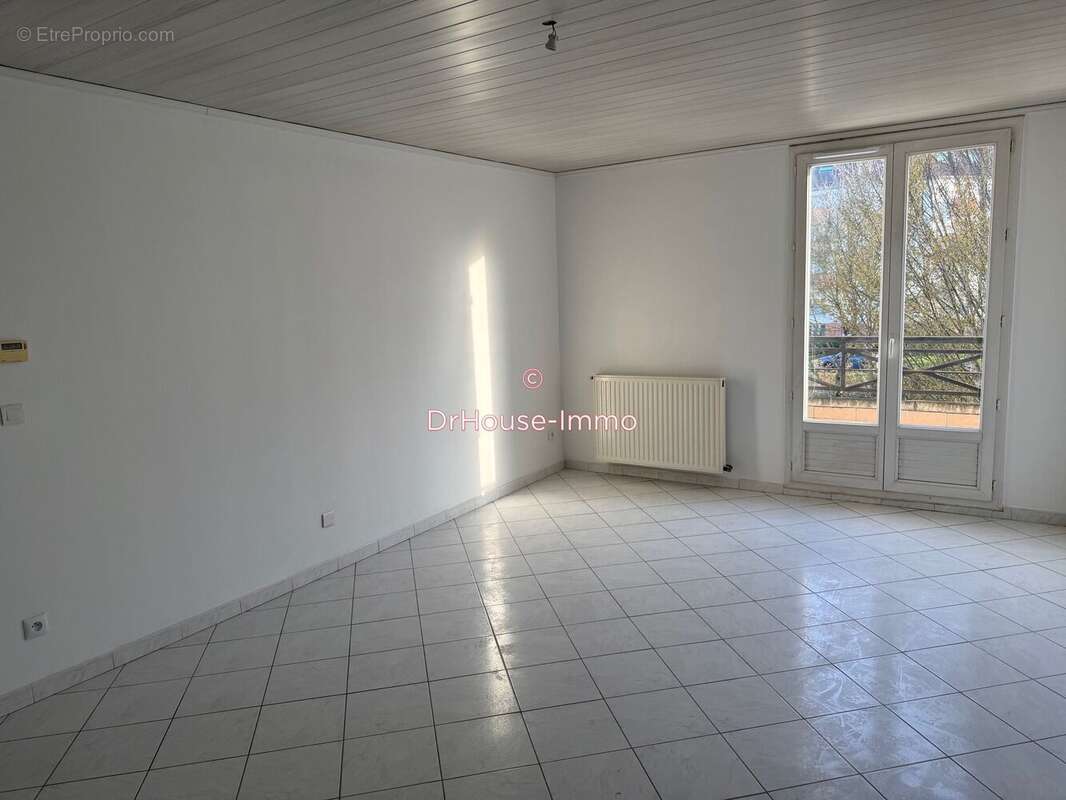 Appartement à SAVIGNY-LE-TEMPLE