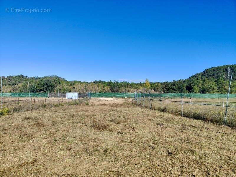 Terrain à CARLENCAS-ET-LEVAS