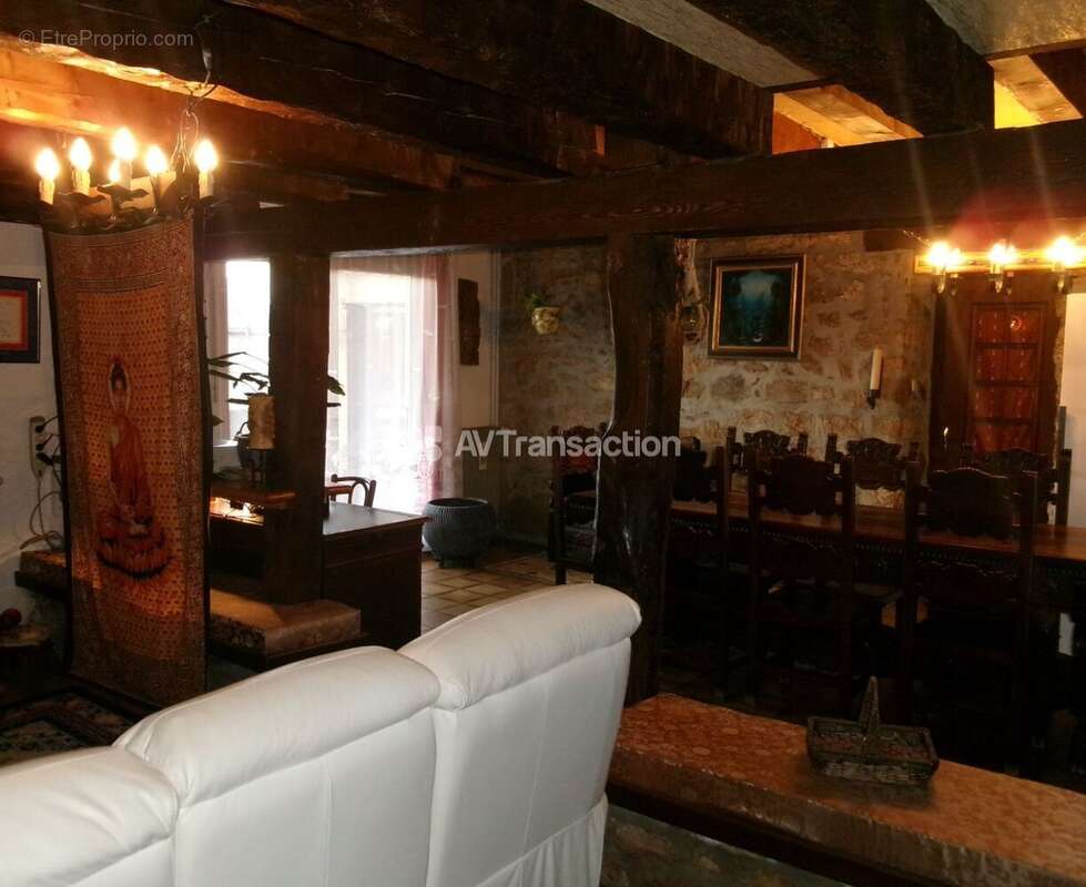 Maison 240 m² à Sutrieu  - photo 26