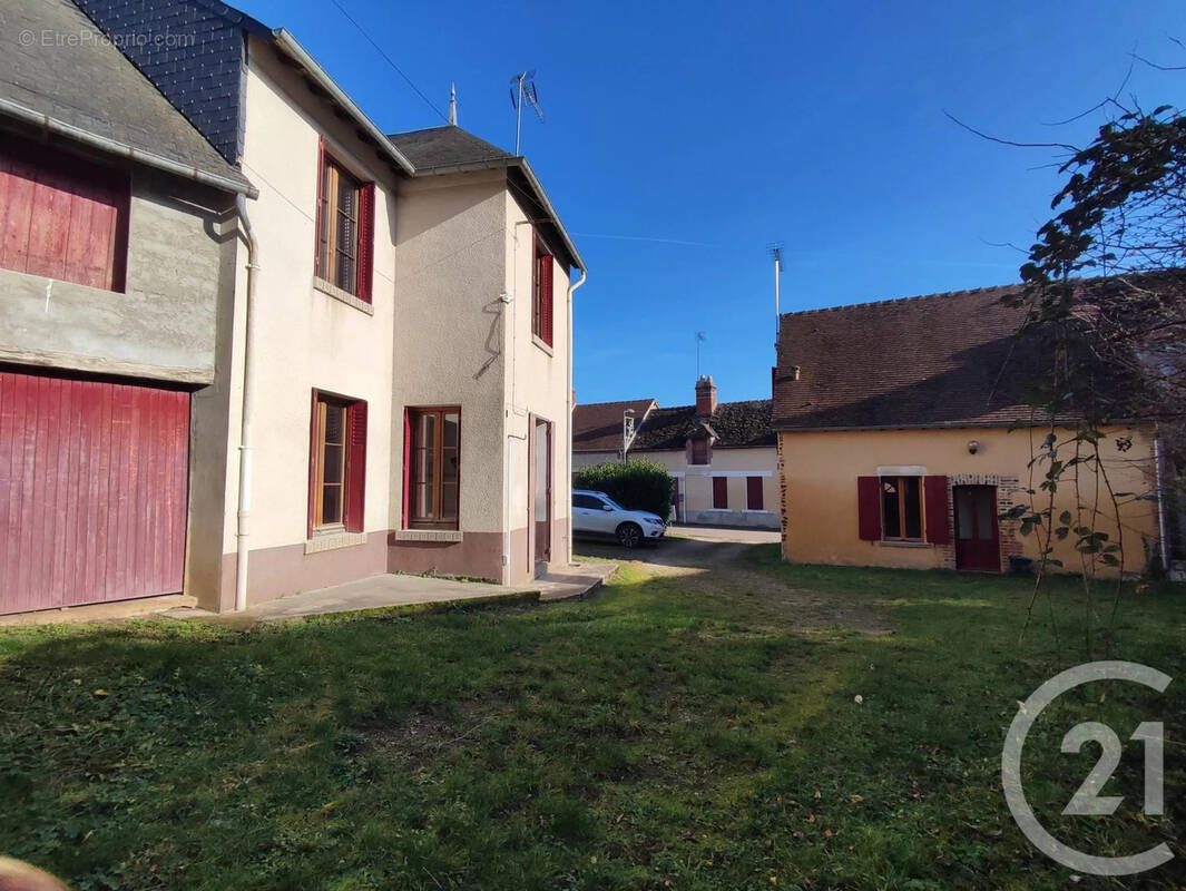 Maison à SAINT-AMAND-EN-PUISAYE