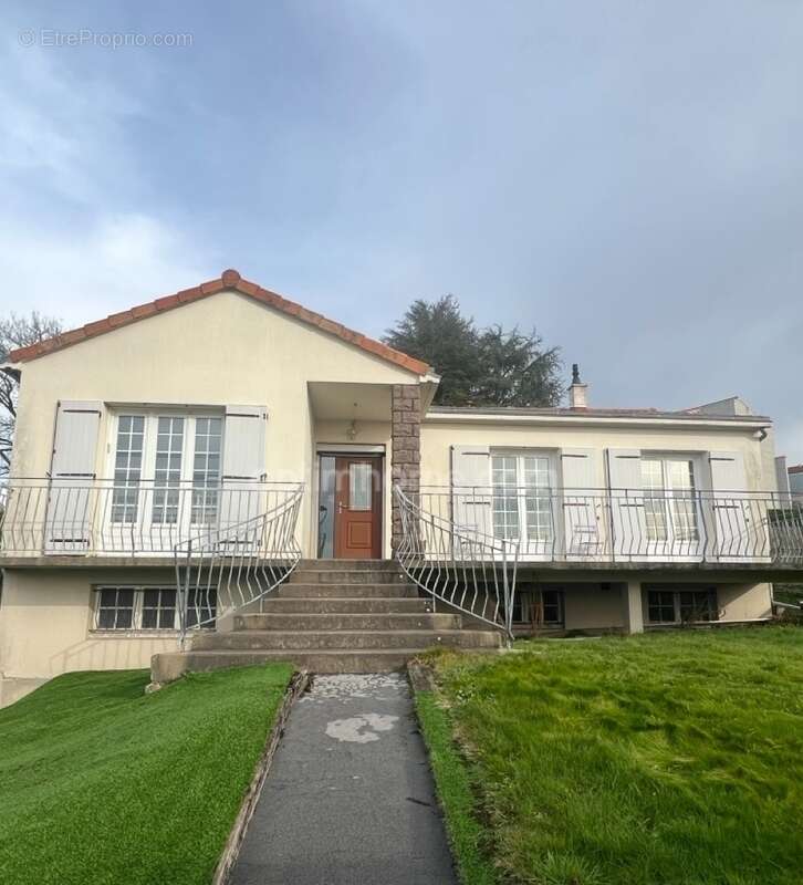 Maison à MORTAGNE-SUR-SEVRE