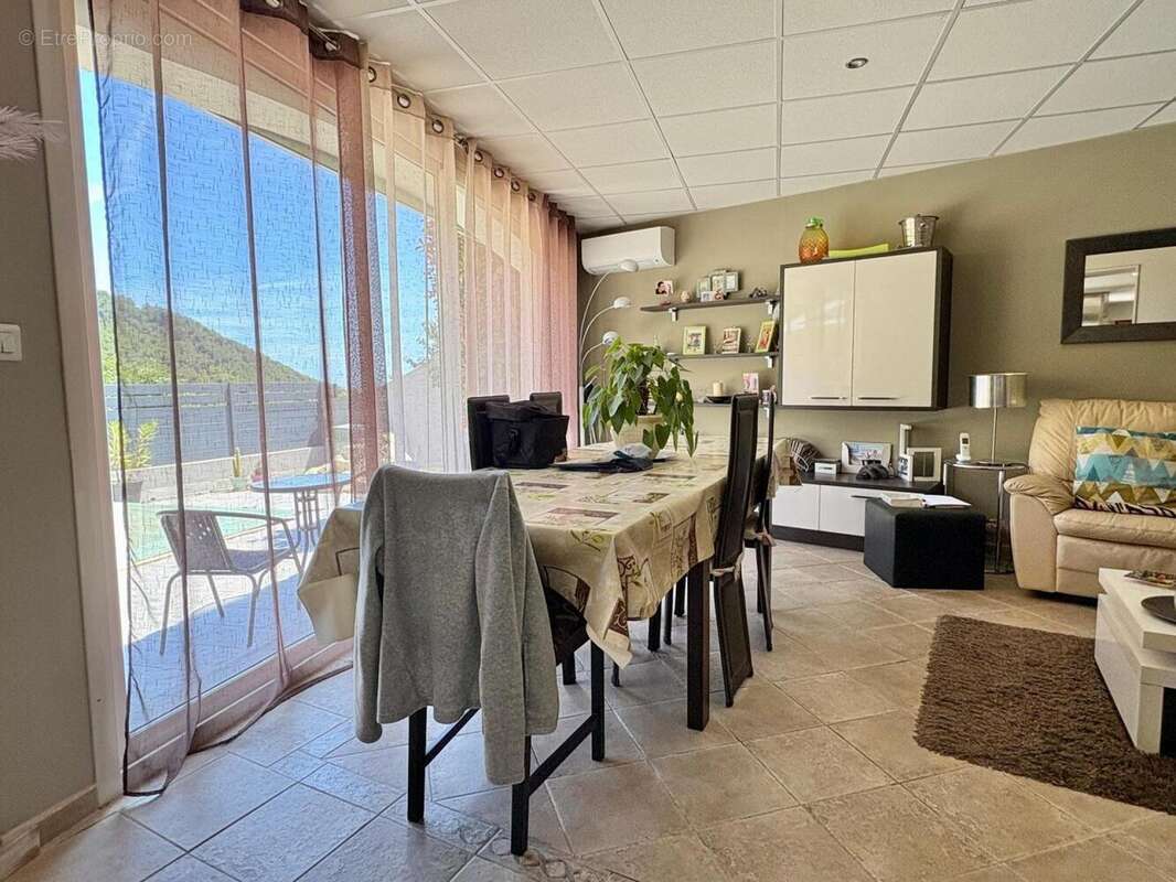 Photo 6 - Maison à CASTELLAR