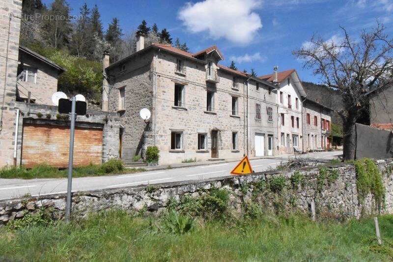 Maison à SAINT-AGREVE