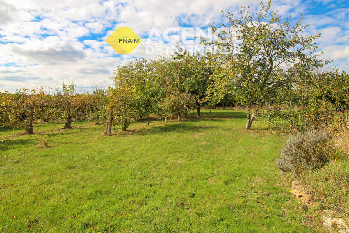 Maison à LA FERTE-FRENEL