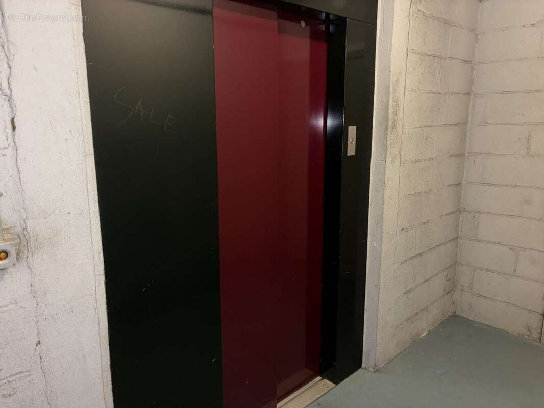 Parking à PARIS-16E