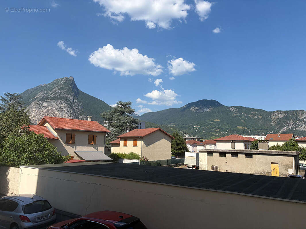 T3 - 52m2 - Copro ravalée et isolée - Vue montagnes - DPE C - Fontaine - photo 3
