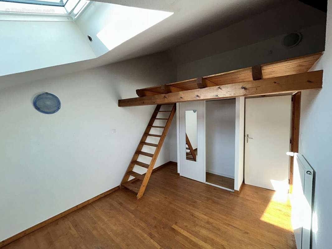 Appartement à SAINT-MARTIN-D'HERES