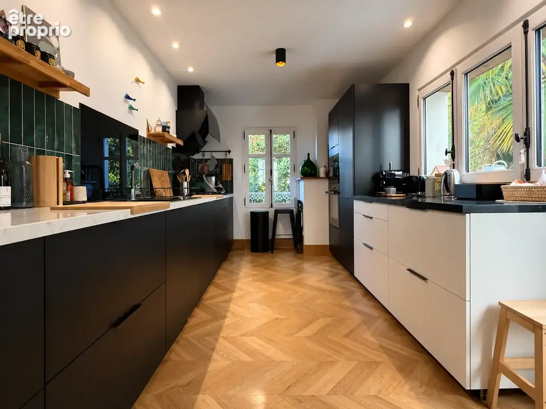 Élégante maison bourgeoise de 260 m2   Charme, volumes et confort familial - photo 6