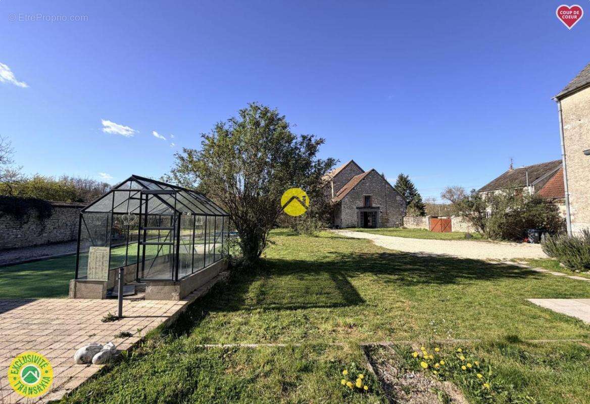 Maison à CHATEAUNEUF-SUR-CHER