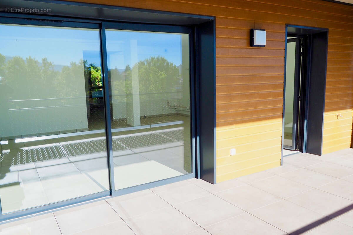 Appartement à SAINT-JEAN-BONNEFONDS