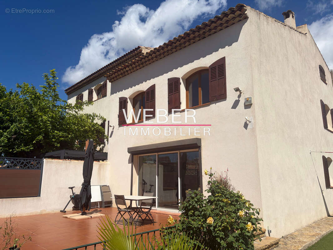 Maison à LE CASTELLET