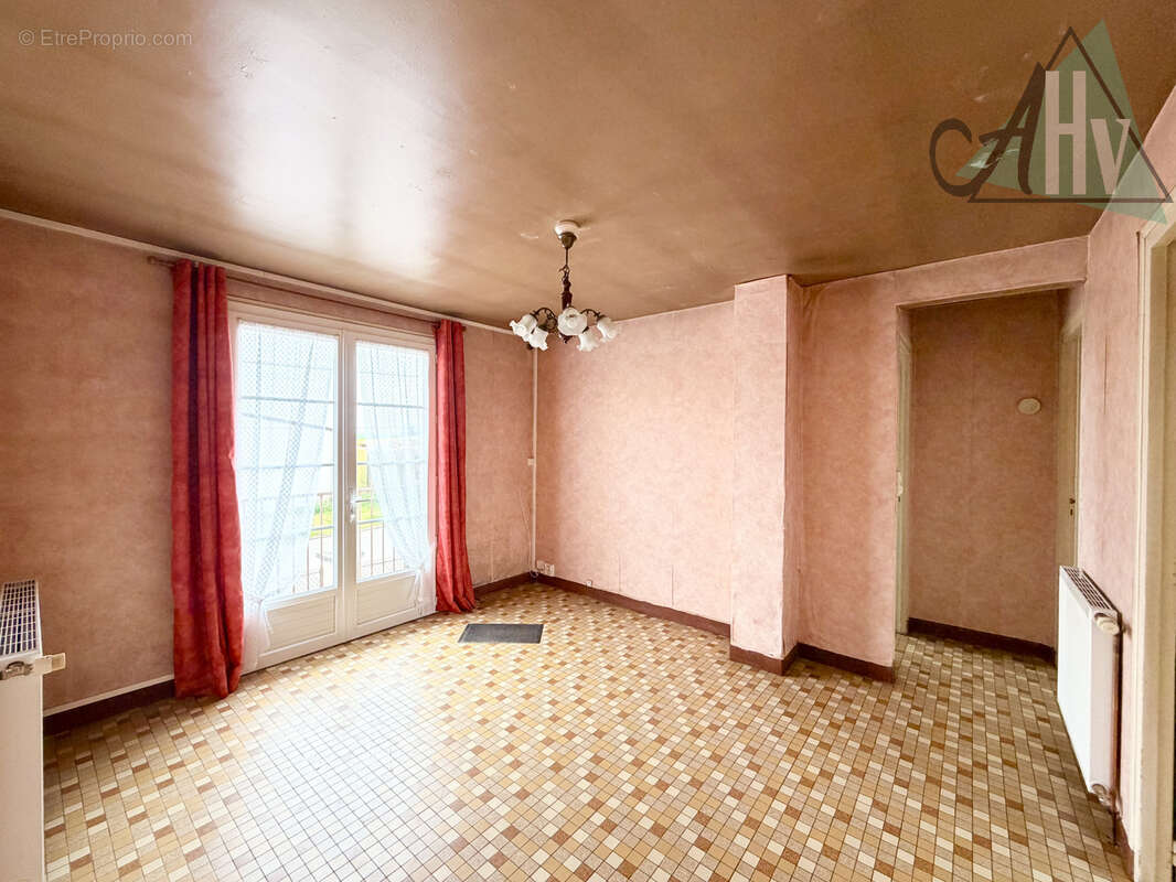 Maison à LOUAN-VILLEGRUIS-FONTAINE