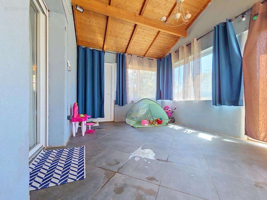 Maison - Plain Pied - 4 Chambres - Garage - Buanderie - Jardin - Piscine - photo 23
