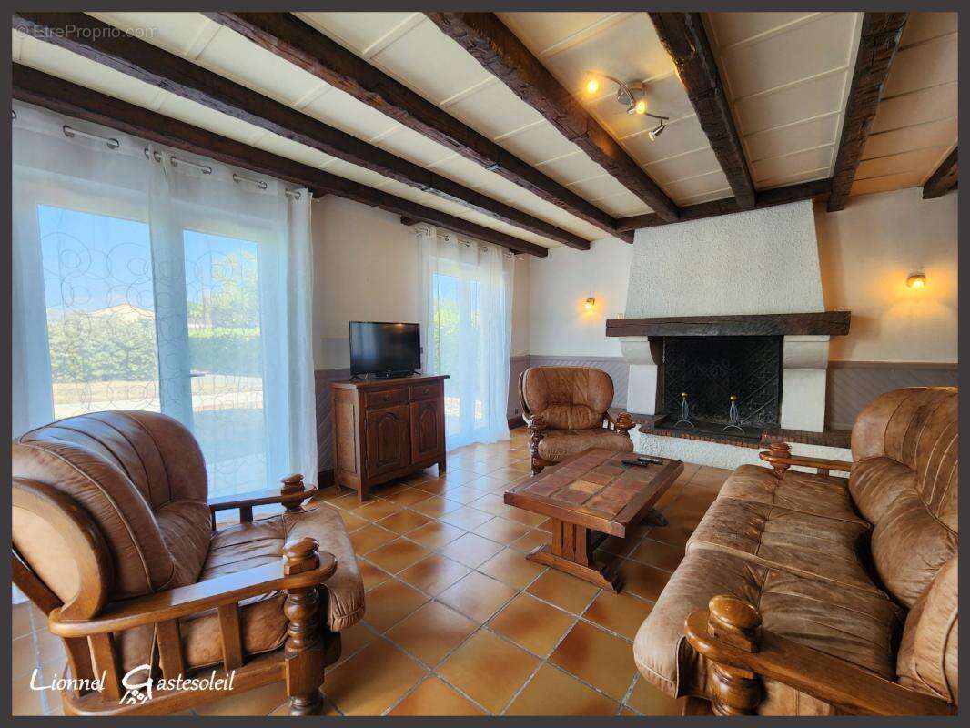 Maison à vendre de plain pied 3 chambres double garage et piscine sur la commune de  PINEUILH (33) - photo 8