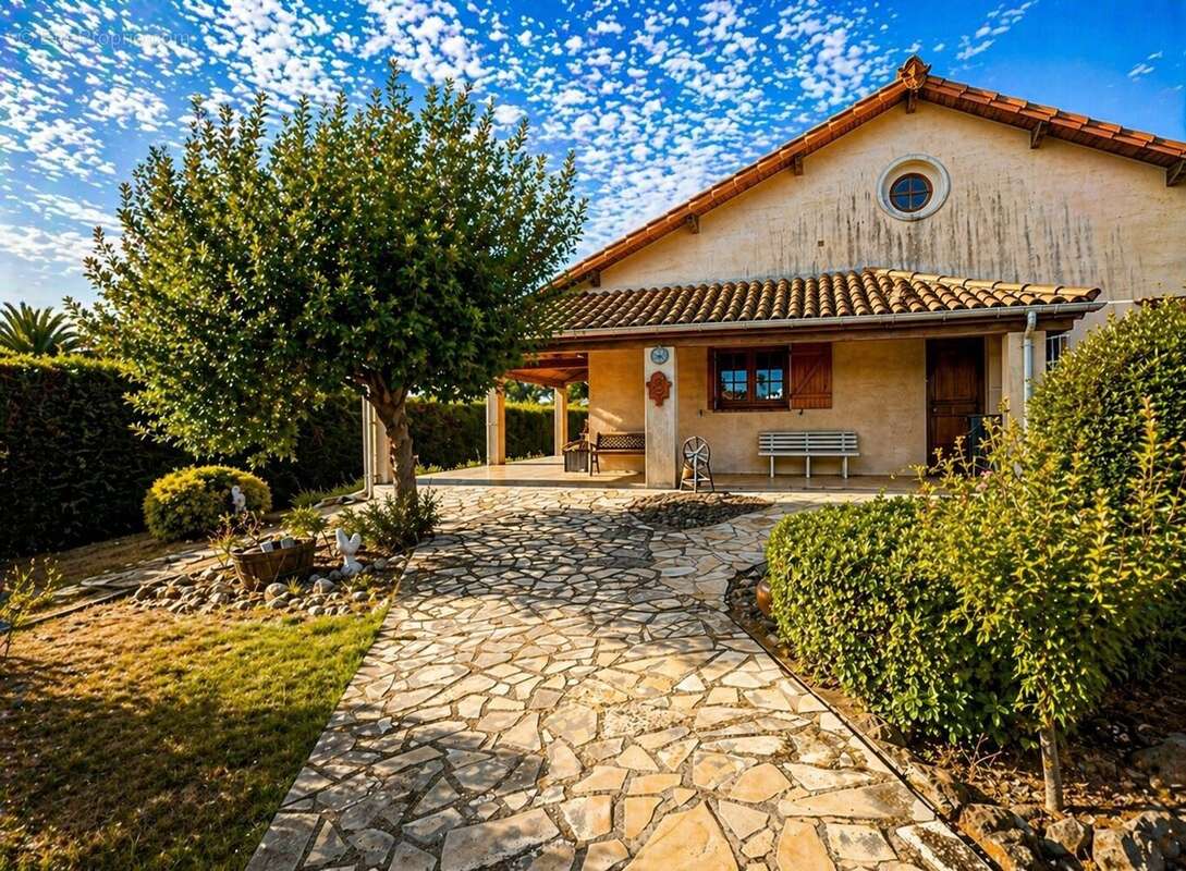 Maison à POMEROLS