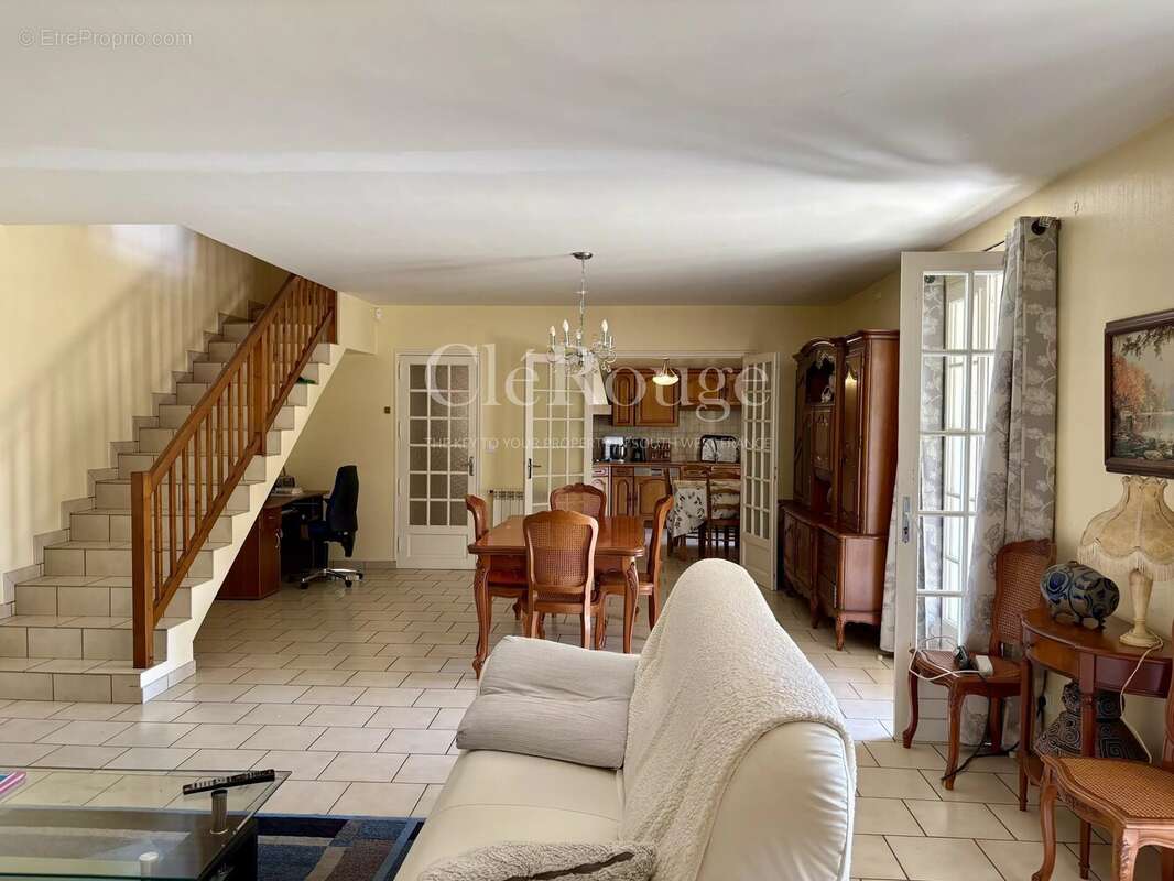 Proche de Tombebœuf – Superbe propriété de 6 chambres avec vues panoramiques, piscine et logement indépendant - photo 11