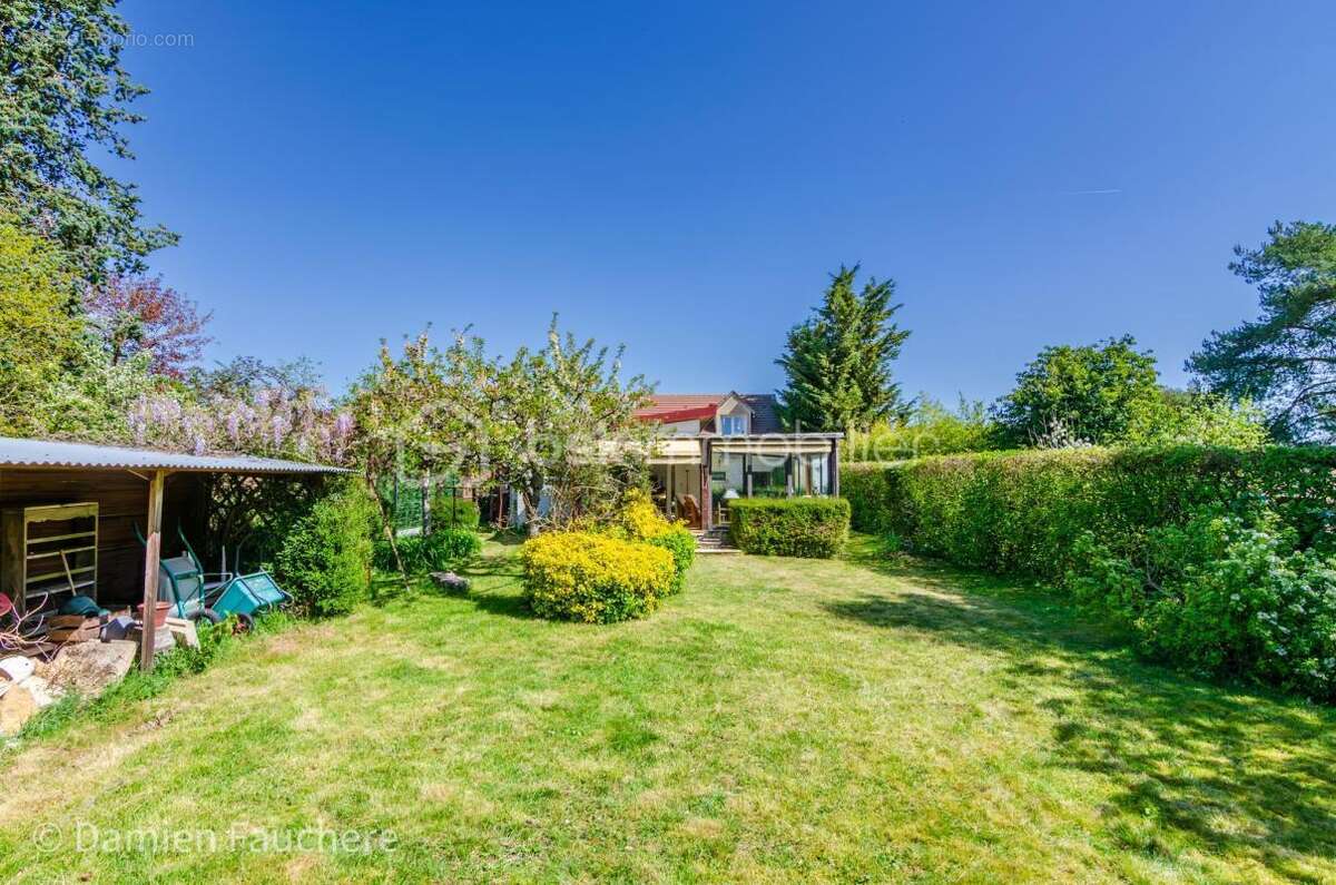 Maison familiale de plain-pied majoritairement avec véranda et jardin au calme ! - photo 4